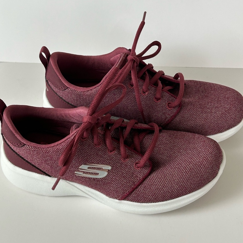 Skechers Women’s Memory Foam Shoes Burgundy Sz 6.